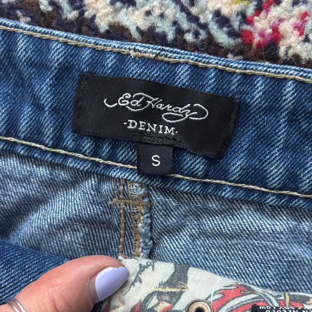 Ed Hardy Blue Denim Shorts with White Script and Multicolor Tattoo Heart - Picture 4 of 5